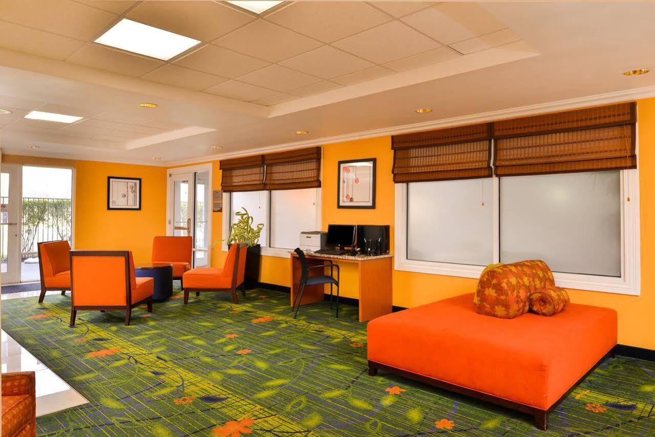 Holiday Inn Express Princeton By Ihg Exterior foto